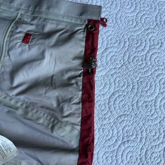 MEC Women's waterproof jacket size 4 - Picture 13 of 15